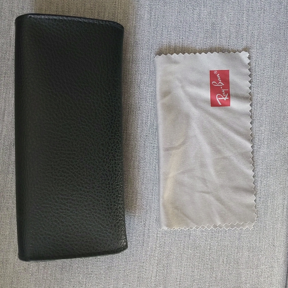 Ray-Ban black leather case - Picture 3 of 3
